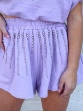 QUEEN OF SPARKLES Lavender Stud-Trim Elastic Waist Women’s Shorts. Size Large